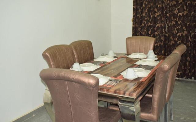 Tastefully Furnished 3 BR apartment
