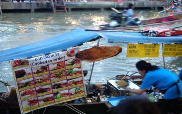 Vayla Samran 2 Amphawa Floating Market