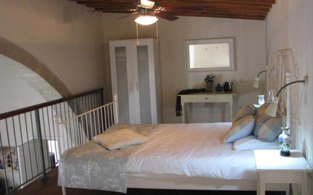 Dolphin Guest House and Studios