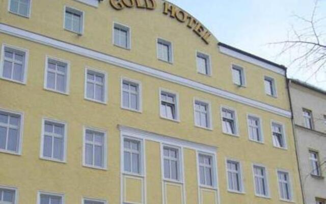 Gold Hotel