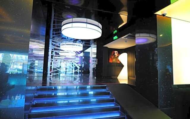Plaza V Executive Hotel