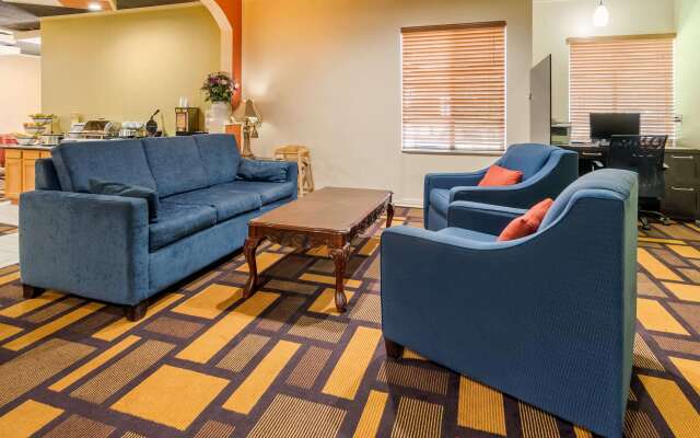 Quality Inn & Suites Lenexa Kansas City