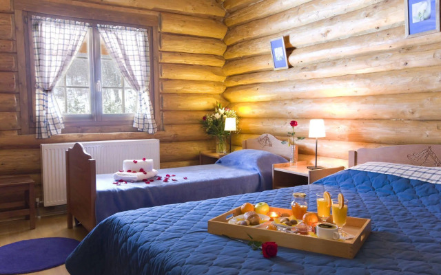 Sfendamos Wood Village