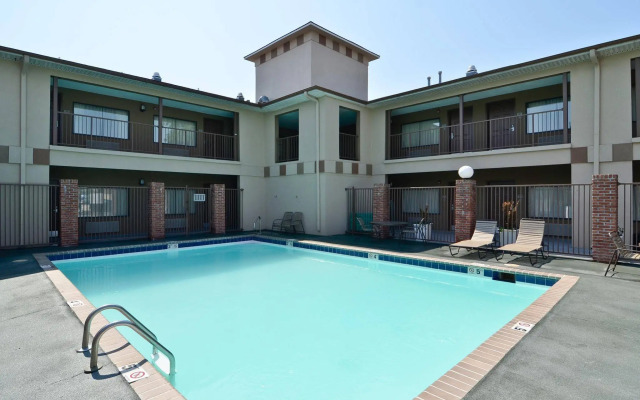 Quality Inn Airport I-240
