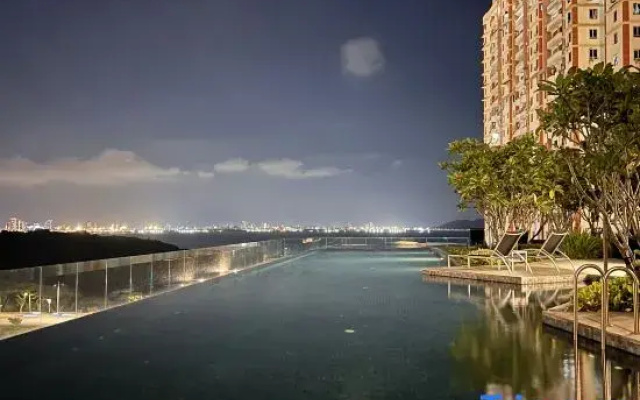 Georgetown Urban Suite | Family | Skypool I SeaView