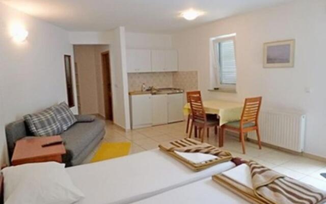 Vlado - 100 m from pebble beach - SA4(2+1)