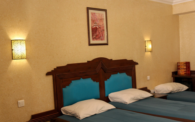New Farah Hotel