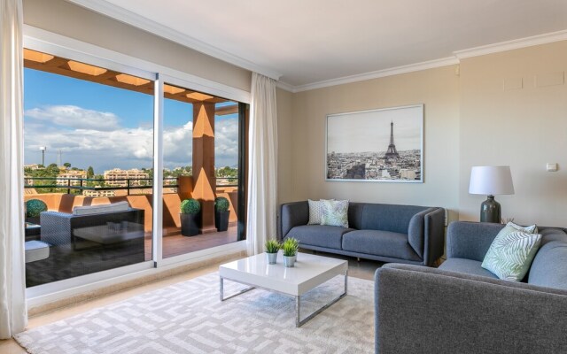 Elviria Marbella Luxury Penthouse Two Rooms PARKING and Golf