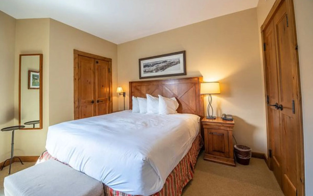 Lodge at Mountaineer Square