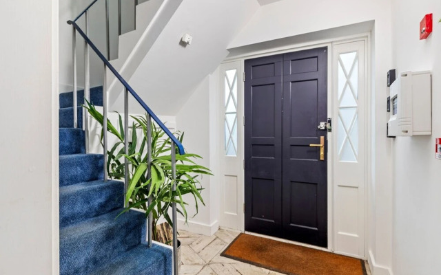 Midnight - Sea Views Town Centre