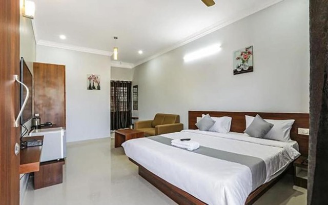 Fabhotel Gateway Suites