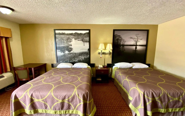 Super 8 by Wyndham Shawnee