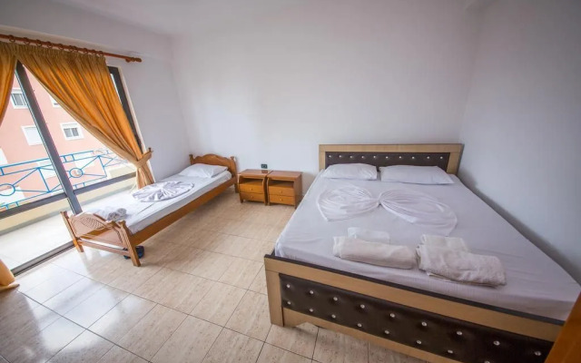Blue Saranda Hotel