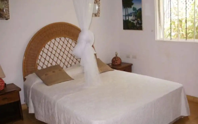 Charming Caribbean Style Villa Near Superb Beach
