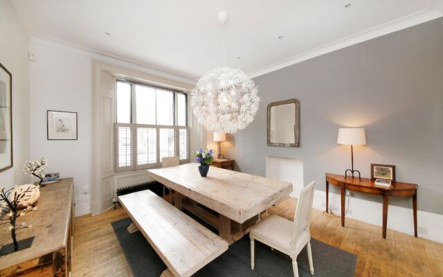 3 Bedroom Notting Hill House With Balcony