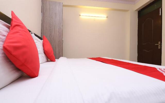 OYO 28126 Charanpahari Hotel