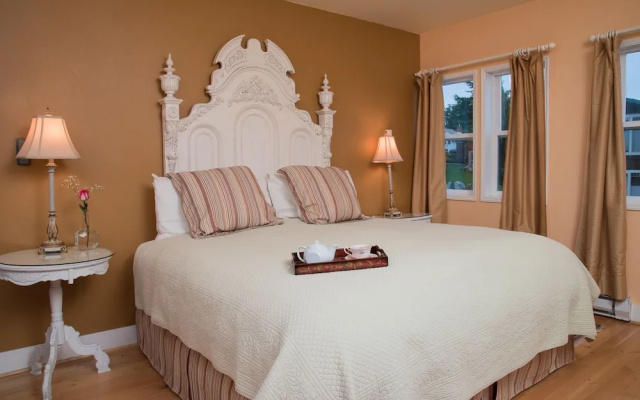 Tucker House Inn