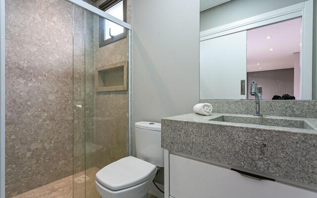 Apto moderno a 300m da praia Jurerê ELU313