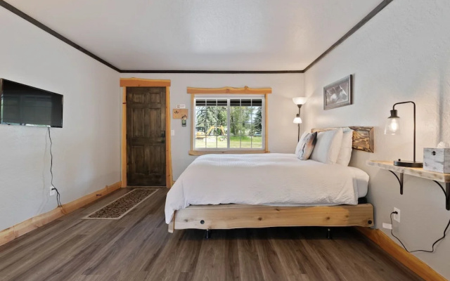 Lake Village Lodge