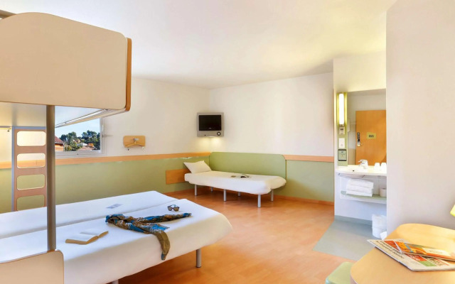 First Inn Hotel