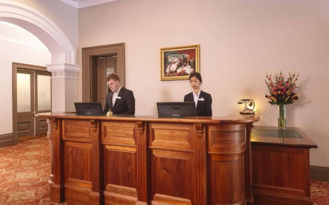Hadley's Orient Hotel