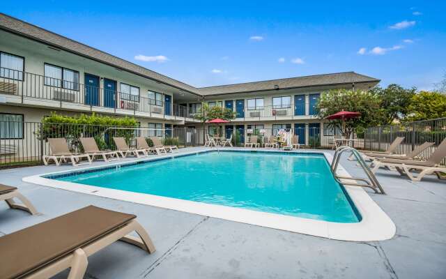 Motel 6 College Station, TX - Bryan