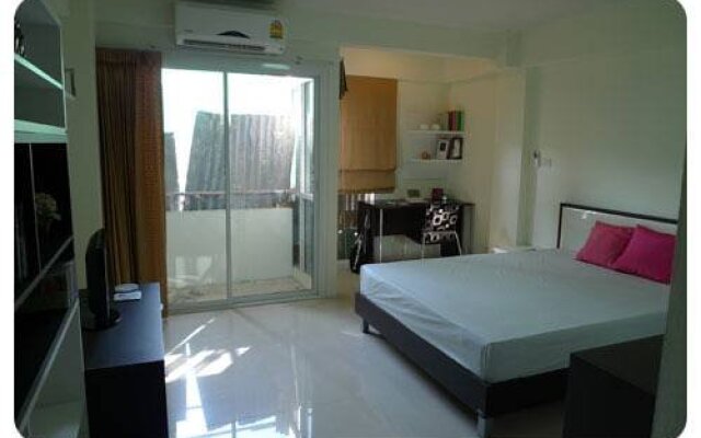 The Green Residence: Rama 9