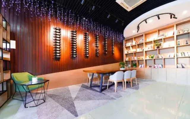 Baiyi Hotel (Suzhou Taihu Xukou Metro Station)