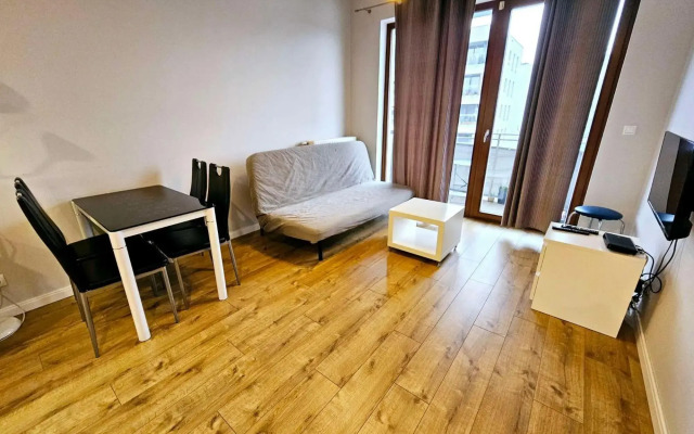 FIRST -- Green Żoliborz Apartment 4