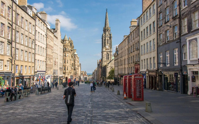 Parliament Sq (apt 10 ) Royal Mile