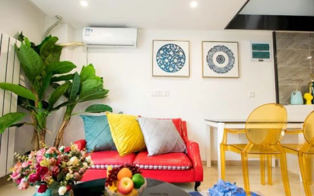 Mu'en Loft Light Luxury Apartment (Qingdao North Railway Station)