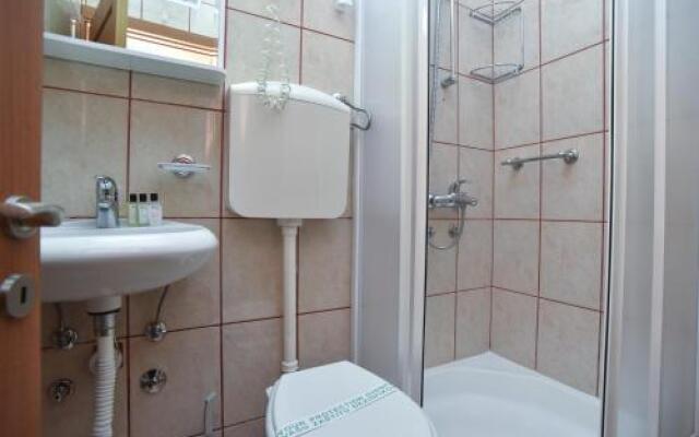 Apartments and Rooms Drago