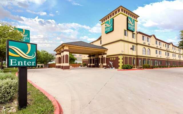 Quality Inn near SeaWorld - Lackland