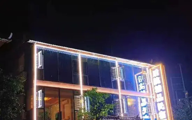 Small Seven Hole Backyard Boutique B&B