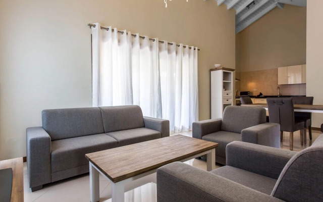 Modern Holiday Home Near Mambo Beach in Willemstad