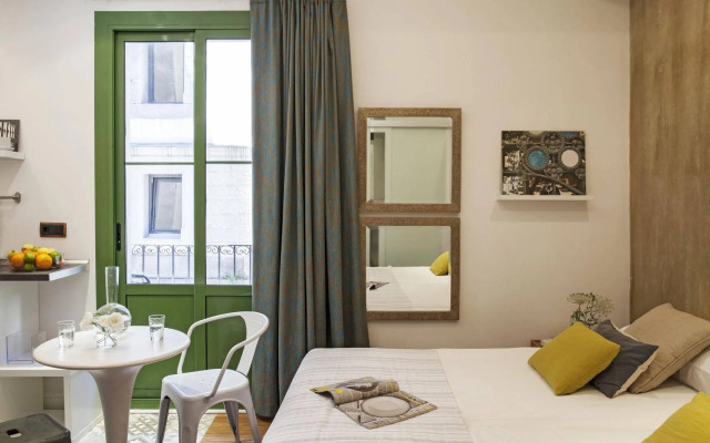 Ainb Born-damas Apartments