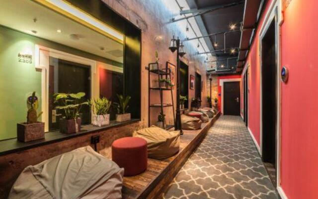 J Vspace Art Hotel