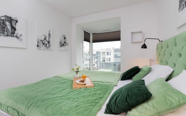 Green Apartment in Gdansk by Renters