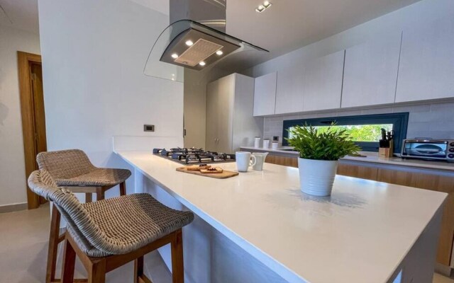 Incredibly Beautiful Condo Just Steps to the Beach