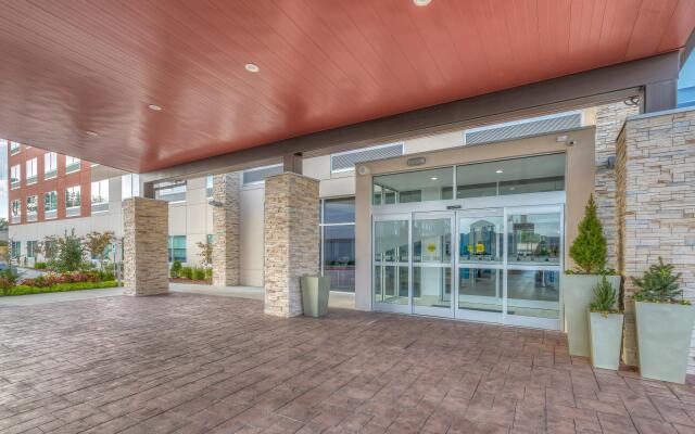 Holiday Inn Express & Suites Tulsa Midtown by IHG