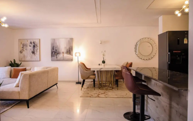 Grand Premiere 2 Bed by YourHost