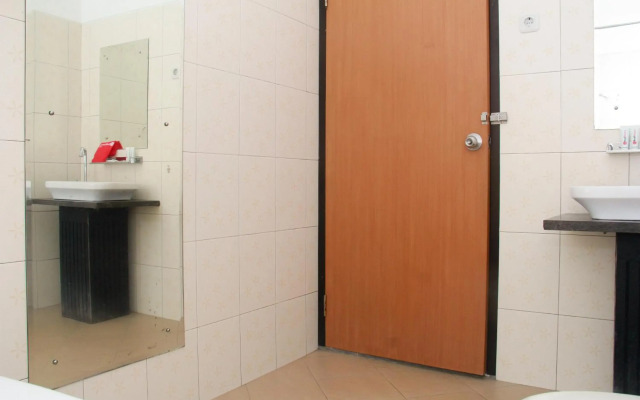 RedDoorz @ Sersan Bajuri