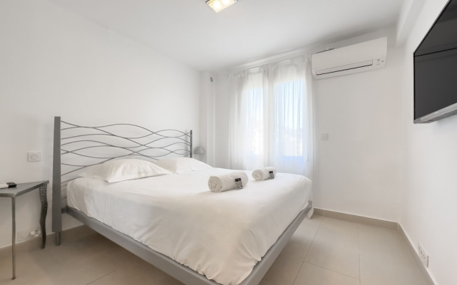 207 Le Maubourg in Cannes