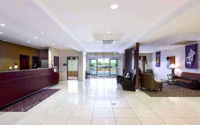 Comfort Suites University