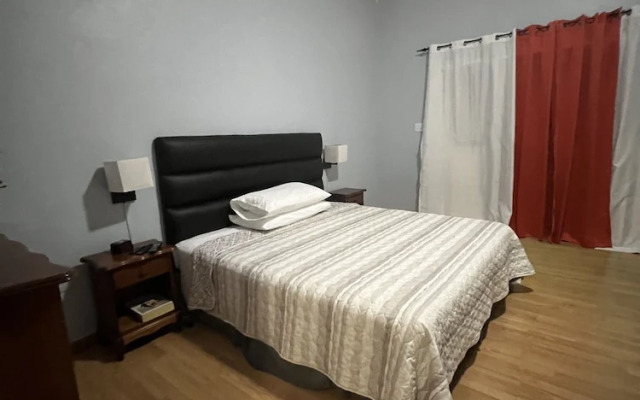 Studio Chateau - Manor Park, Kingston 8