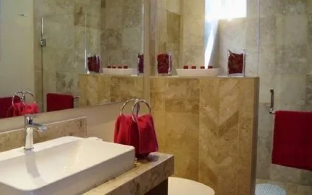 Luxury Condo V177 Romantic Zone