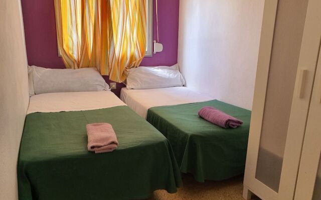 Low Cost Rooms Las Llaves 4