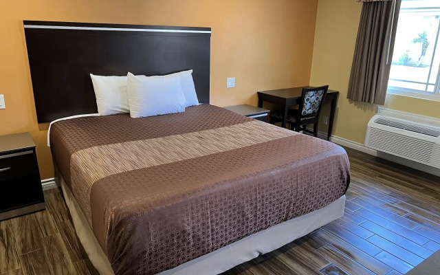 Walnut Inn & Suites West Covina