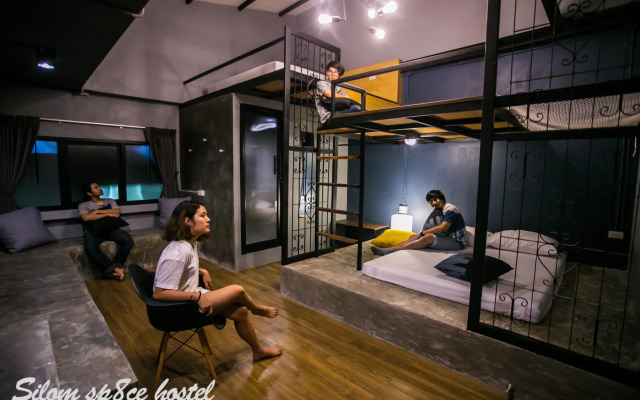 Silom SPACE Hostel