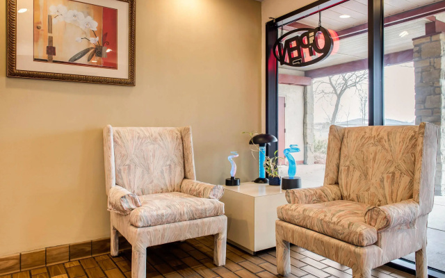 Econo Lodge Holland - Toledo